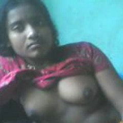 Desi Girl Showing Boobs