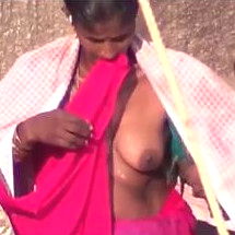 desi aunty changing blouse